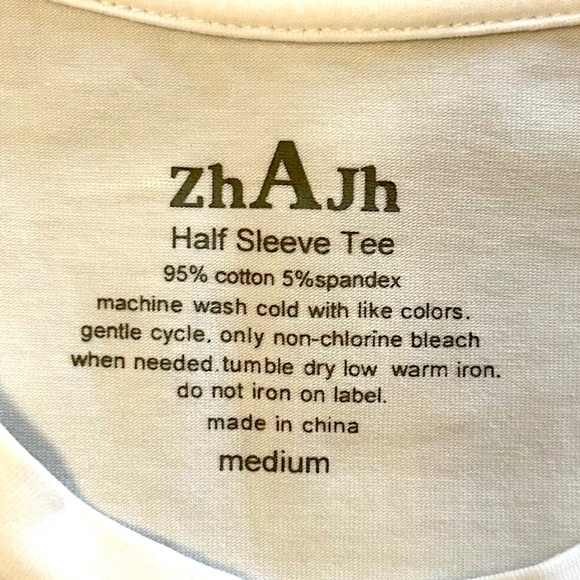 🌼4 for $20!🌼Women’s White Fitted Tee, Size Medium - Picture 5 of 5